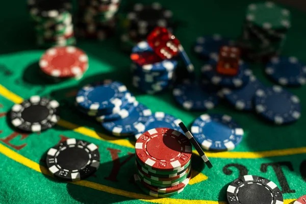 royal633 mobile app interface showing live dealer tables